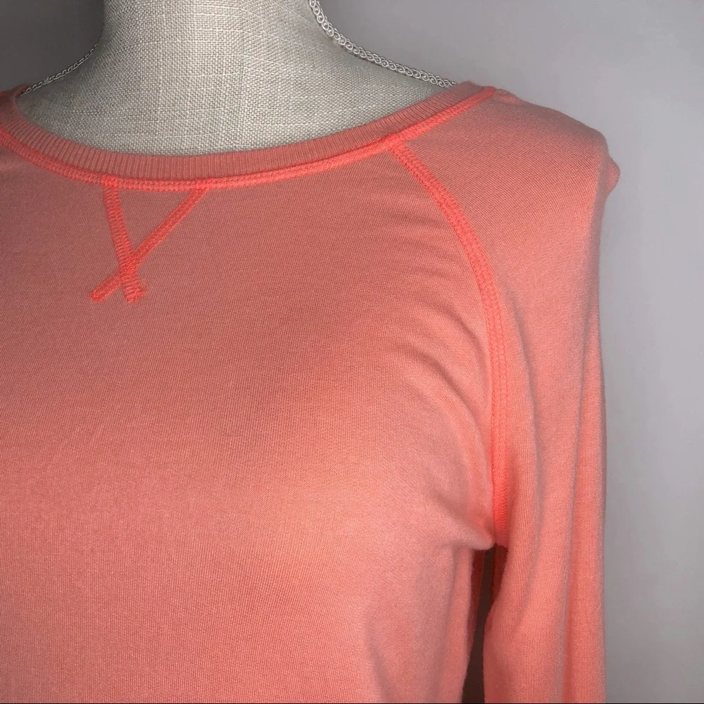 ATHLETA GIRL longsleeve coral tee w/thumb hole cuffs & half-moon open ba… - Picture 3 of 8